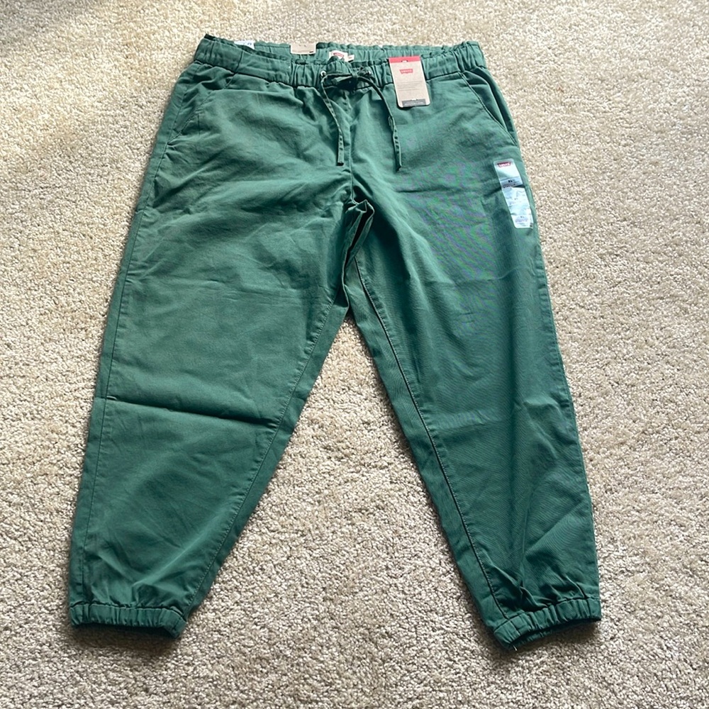 NWT women’s Levi’s crop pants XL